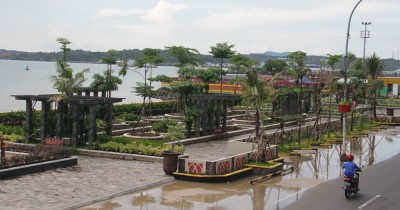 Taman Anjung Cahaya, Nikmati Bersantai Ditemani Semilir Angin Laut