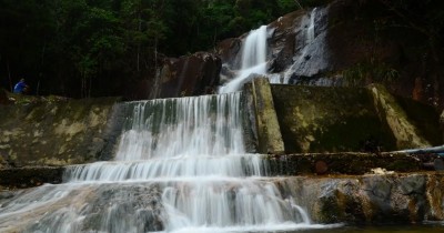 Air Terjun Tande, Menikmati Air Terjun Dengan Pemandangan Memukau Kabupaten Lingga
