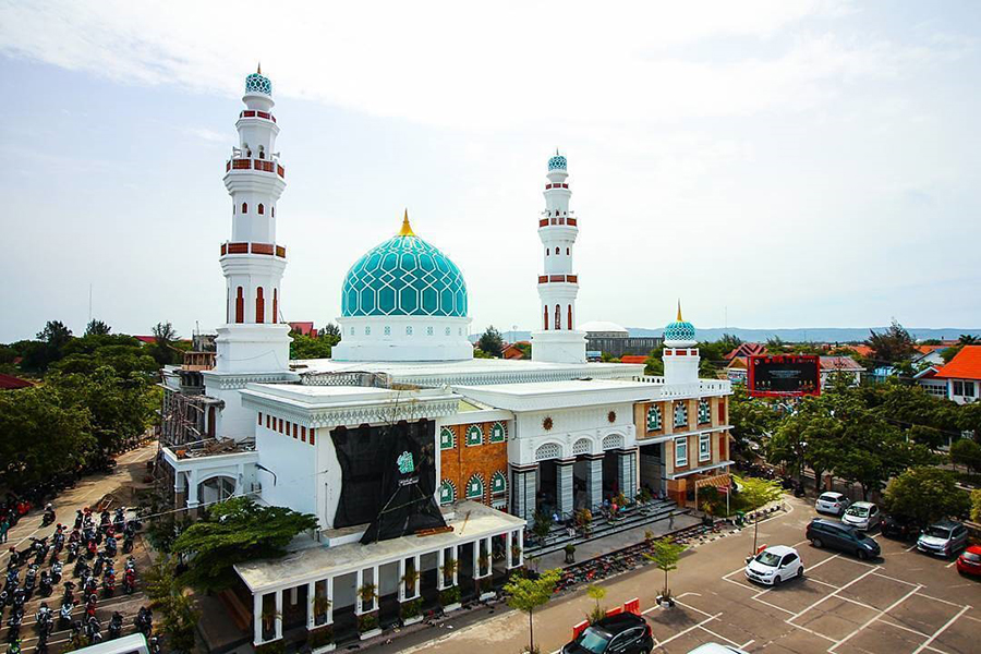 Masjid Agung Al-Makmur : Harga Tiket, Foto, Lokasi, Fasilitas dan Spot