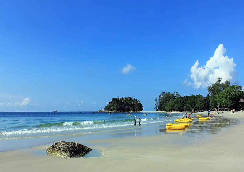 Pantai Lagoi : Harga Tiket, Foto, Lokasi, Fasilitas dan Spot