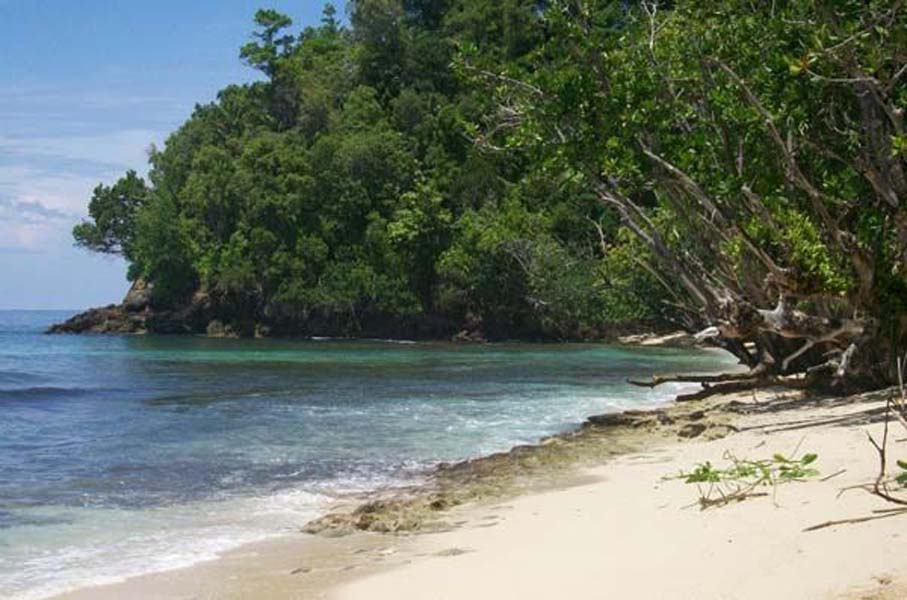 Pantai Pasir Setumpuk : Harga Tiket, Foto, Lokasi, Fasilitas dan Spot