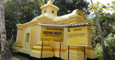​Gedung Mesiu, Bangunan Peninggalan Kejayaan Kerajaan Riau