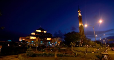 Berkunjung Ke Masjid Agung Batam, Sejrah Masjid Berkubah Limas Segi Empat