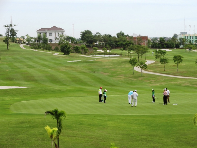 Padang Golf Bukit Indah Sukajadi : Harga Tiket, Foto, Lokasi, Fasilitas dan Spot