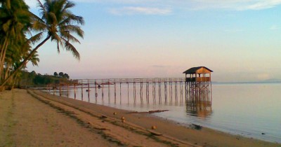 Menikmati Matahari Terbenam di Pantai Tanjung Bemban