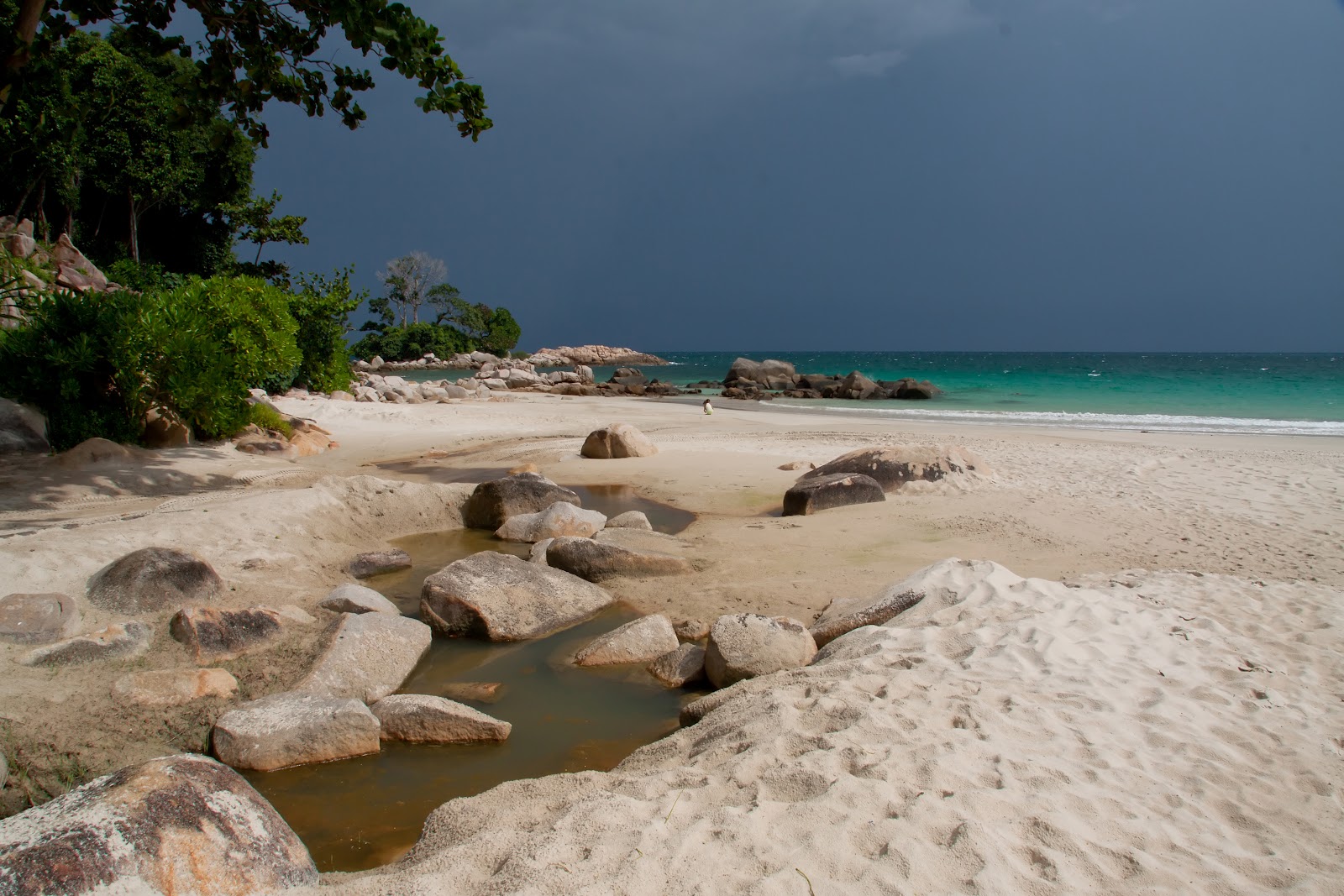 ​Pantai Tanjung Berakit : Harga Tiket, Foto, Lokasi, Fasilitas dan Spot