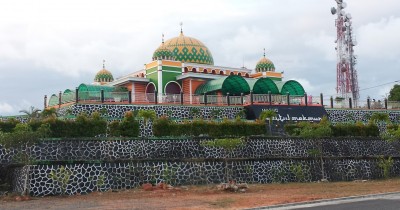 Masjid Raya Baitul Makmur, Menikmati Kemegahan dan Arsitektur Masjid yang Menarik Minat Pengunjung