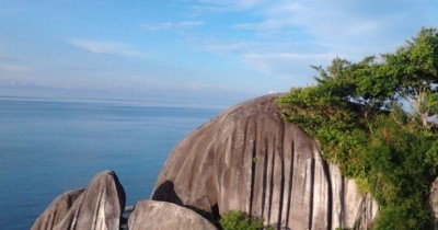 Pantai Batu Lima, Cantiknya Alam Kepulauan Riau Yang Tertuang Di Batu Pantai