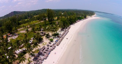 Pantai Pelawan Karimun, Birunya Keindahan Pantai Untuk Pelepas Rasa Penat