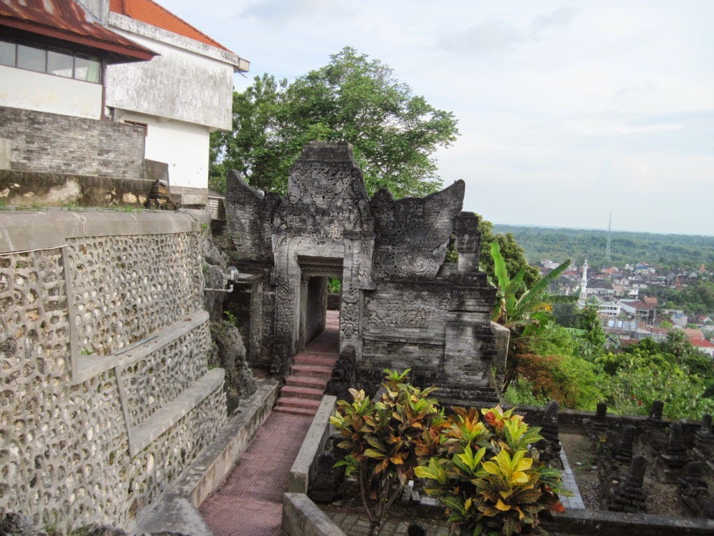 Makam Sunan Sendang Duwur : Harga Tiket, Foto, Lokasi, Fasilitas dan Spot