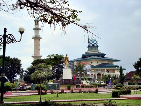 Masjid Agung Kediri  Masjid Terbesar dan Termegah di 