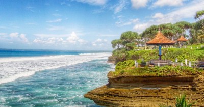 Pantai Batu Hiu, Pesona Panorama Tanah Lotnya Jawa Barat