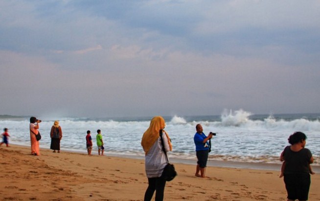 Pantai Pangumbahan : Harga Tiket, Foto, Lokasi, Fasilitas dan Spot