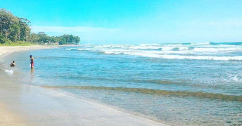 Pantai Sindangkerta Wisata  Bahari  dengan Keindahan Taman 