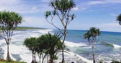 Pantai Karang Tawulan, Pantai Karang mirip Tanah Lot Bali