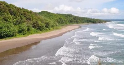 Pantai Karang Nini, Legenda Cinta dengan Pesona Alamnya