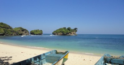Pantai Watu Karung, Berwisata Sambil Melihat Para Peselancar