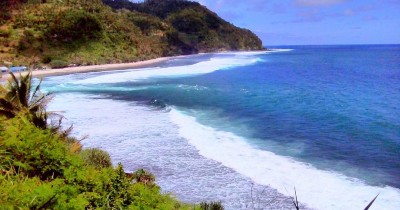 Pantai Kali Uluh,  Menyusui Surga Tersembunyi di Pacitan