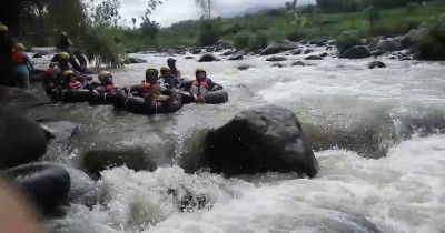 Desa Wisata Brumbun, Berwisata Sambil Tubing di Sungai
