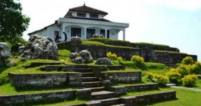 Situs Giri Kedaton, Tempat Bersejarah Di Atas Bukit