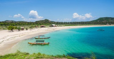 Pantai Tanjung Aan : Fasilitas, Rute, Jam Buka, Harga Tiket dan Daya Tarik