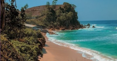 Pantai Pacar : Tiket Harga Masuk, Foto dan Lokasi