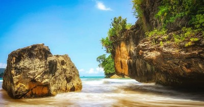Pantai Pelang : Tiket Harga Masuk, Foto dan Lokasi